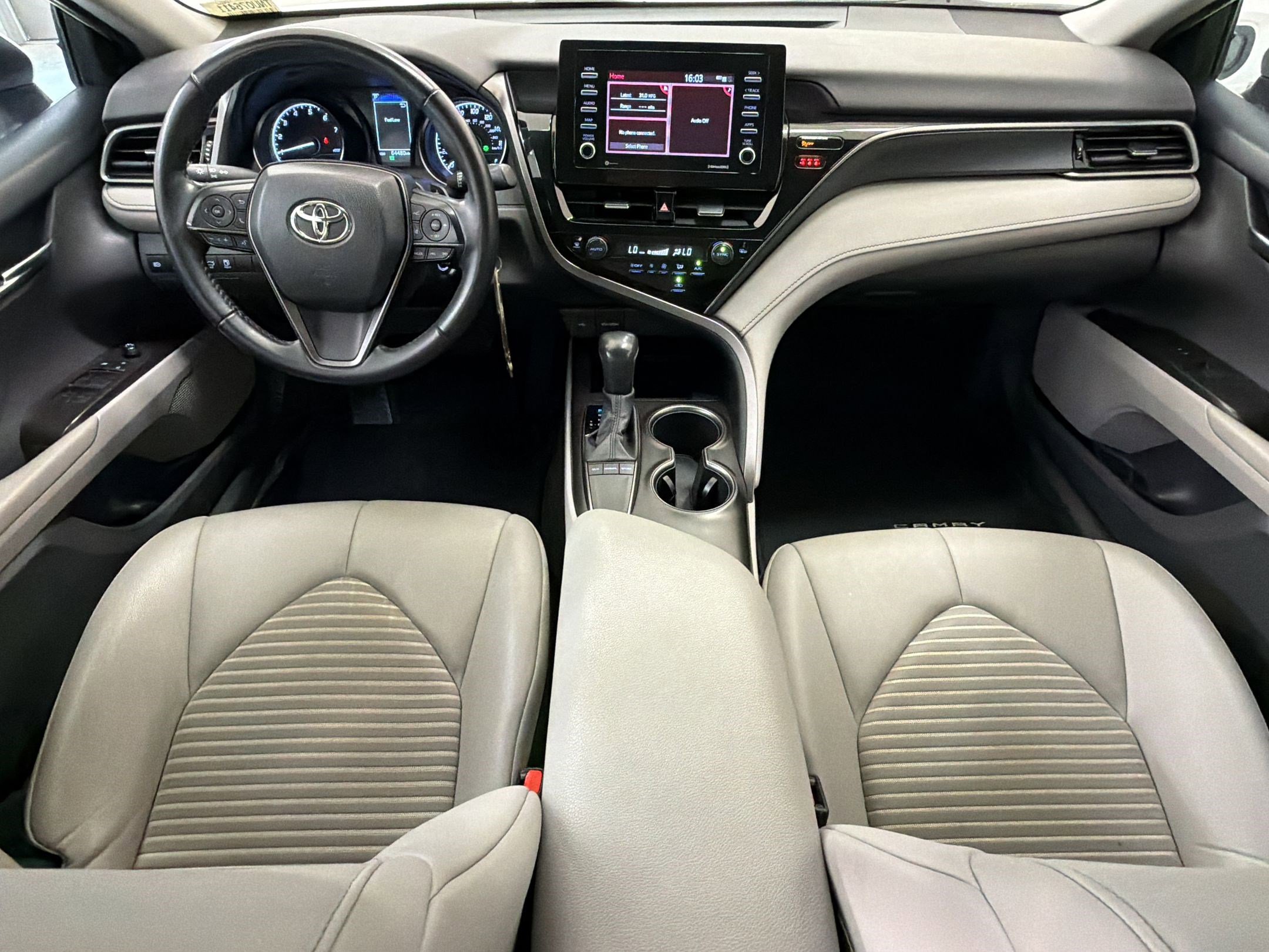 Used 2022 Toyota Camry SE FWD image 15
