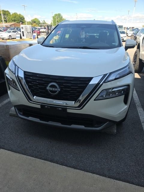 Used 2023 Nissan Rogue SL w/ SL Premium Package AWD/4WD image 3