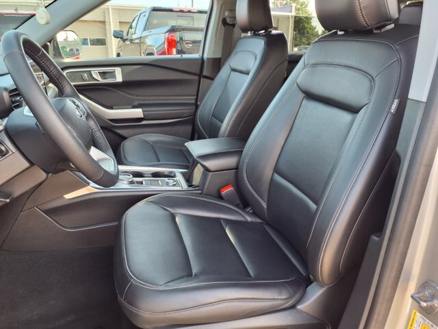 Certified 2024 Ford Explorer XLT w/ Equipment Group 202A AWD/4WD image 4
