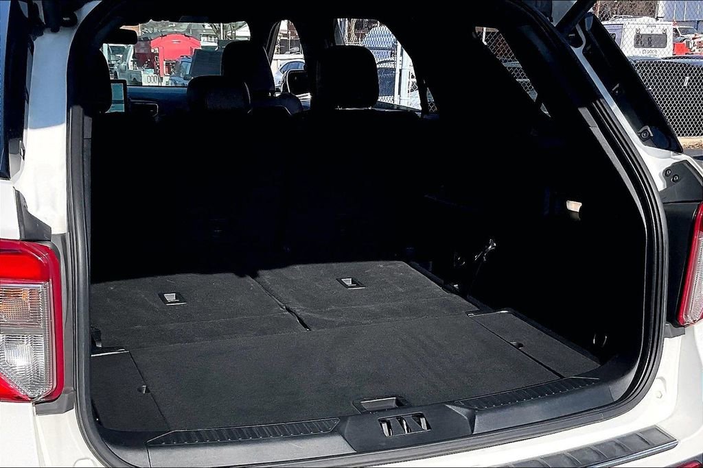 Certified 2023 Ford Explorer Platinum w/ Technology Package image 25