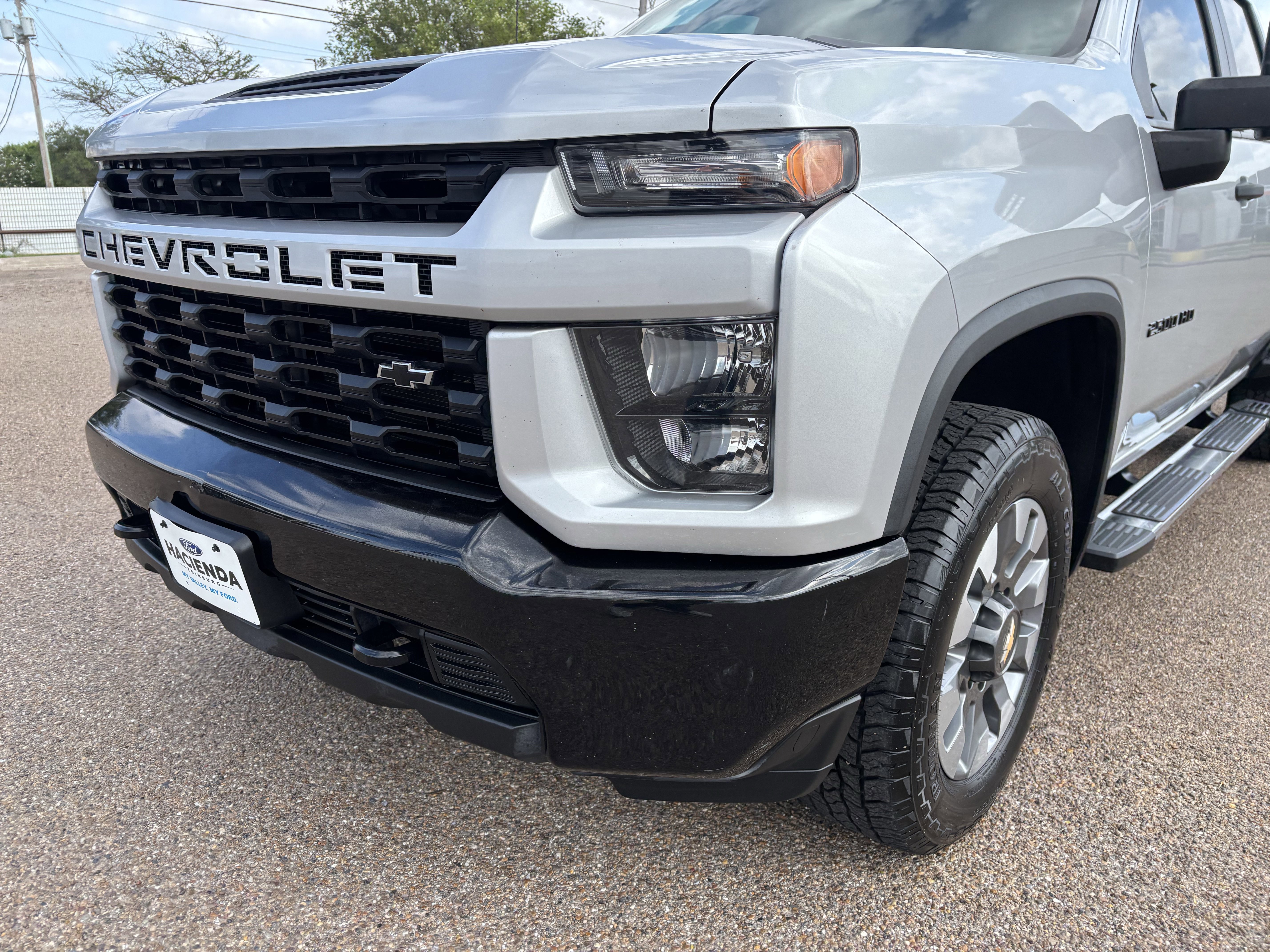 Used 2022 Chevrolet Silverado 2500 Custom w/ Custom Value Package image 2