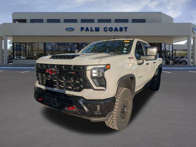 Used 2025 Chevrolet Silverado 2500 ZR2 w/ Technology Package AWD/4WD image 3