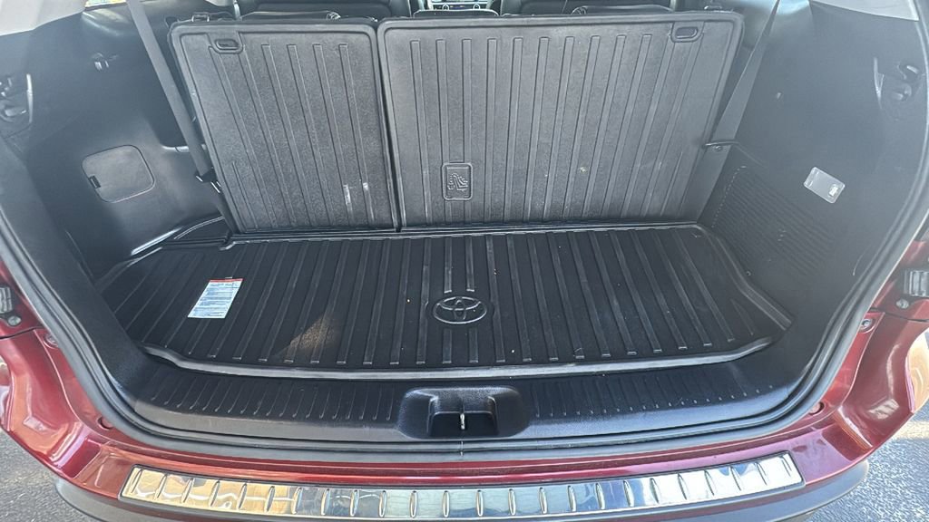 Used 2017 Toyota Highlander SE image 25