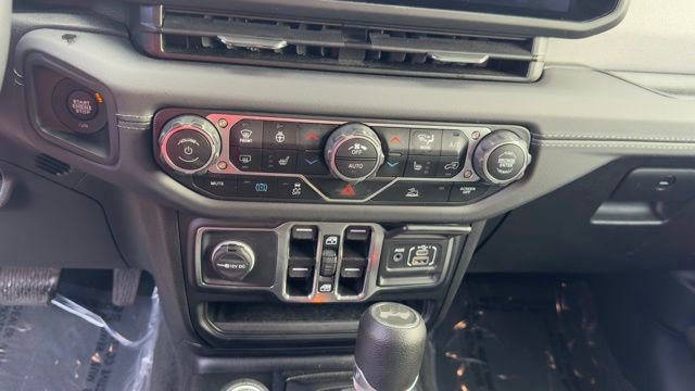 Used 2025 Jeep Wrangler Sahara 4xe image 15