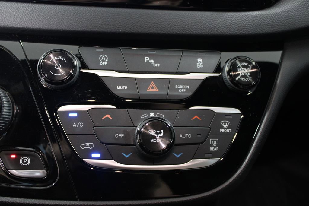 Used 2018 Chrysler Pacifica Touring-L w/ Premium Audio Group FWD image 45