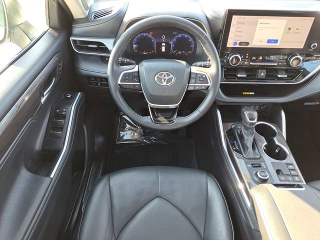 Used 2024 Toyota Highlander Platinum AWD/4WD image 11