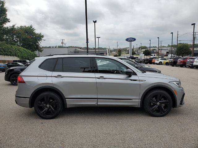 Used 2023 Volkswagen Tiguan SE R-Line AWD/4WD image 4