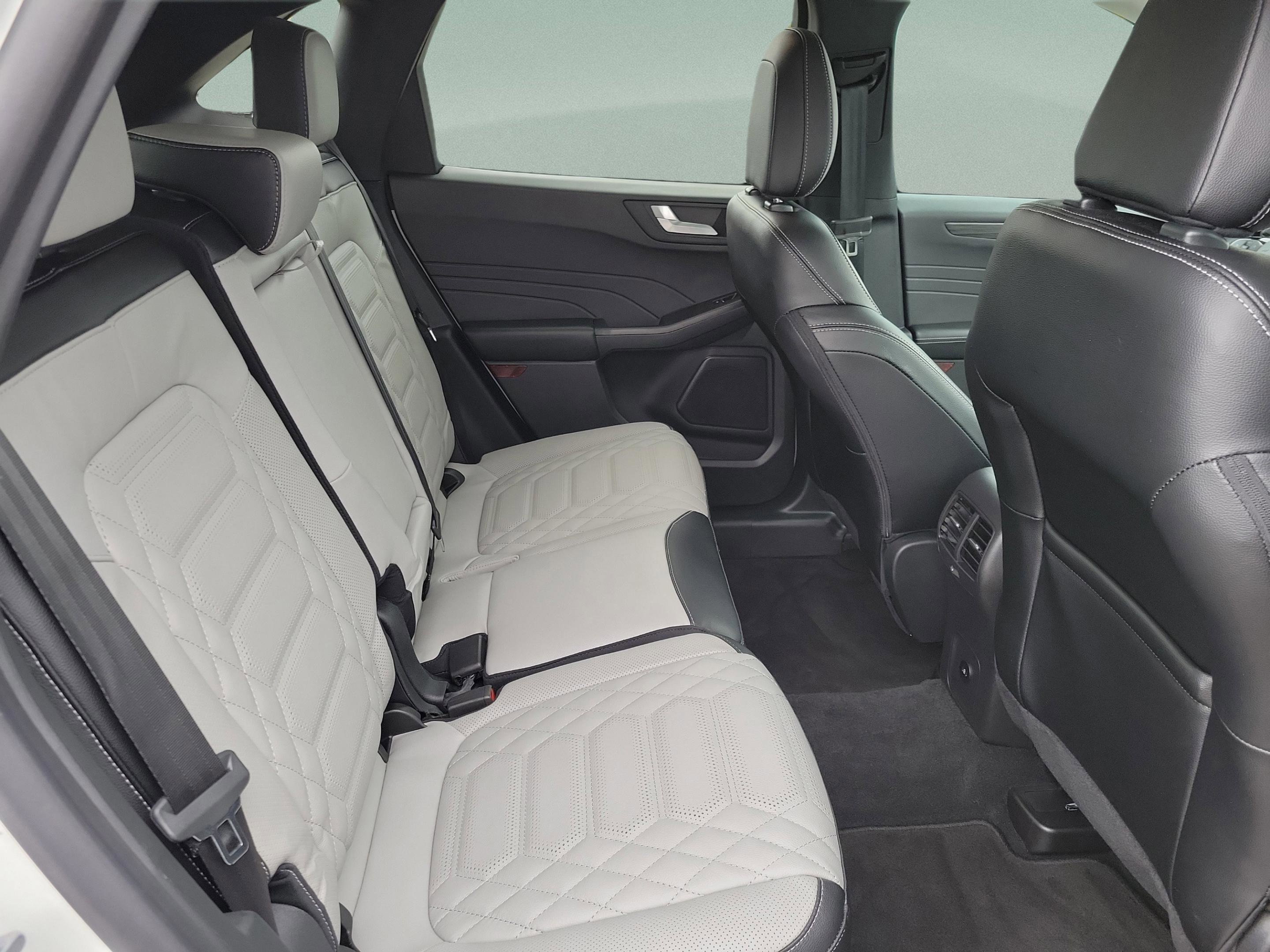 Certified 2024 Ford Escape SE w/ PHEV Premium Package image 21