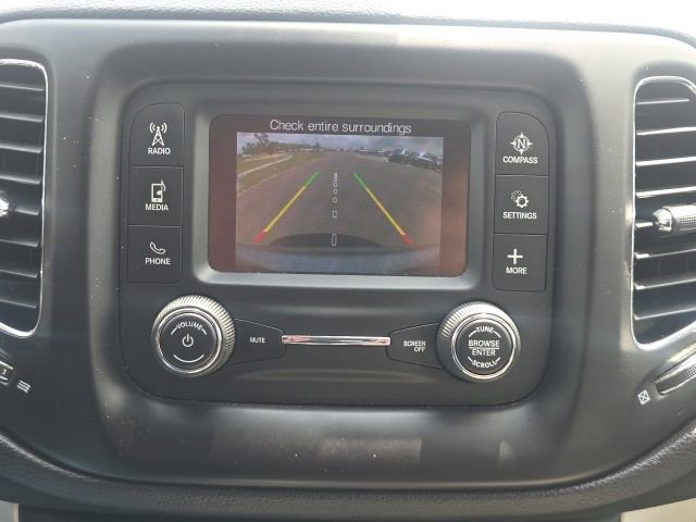 Used 2018 Jeep Compass Latitude FWD image 28