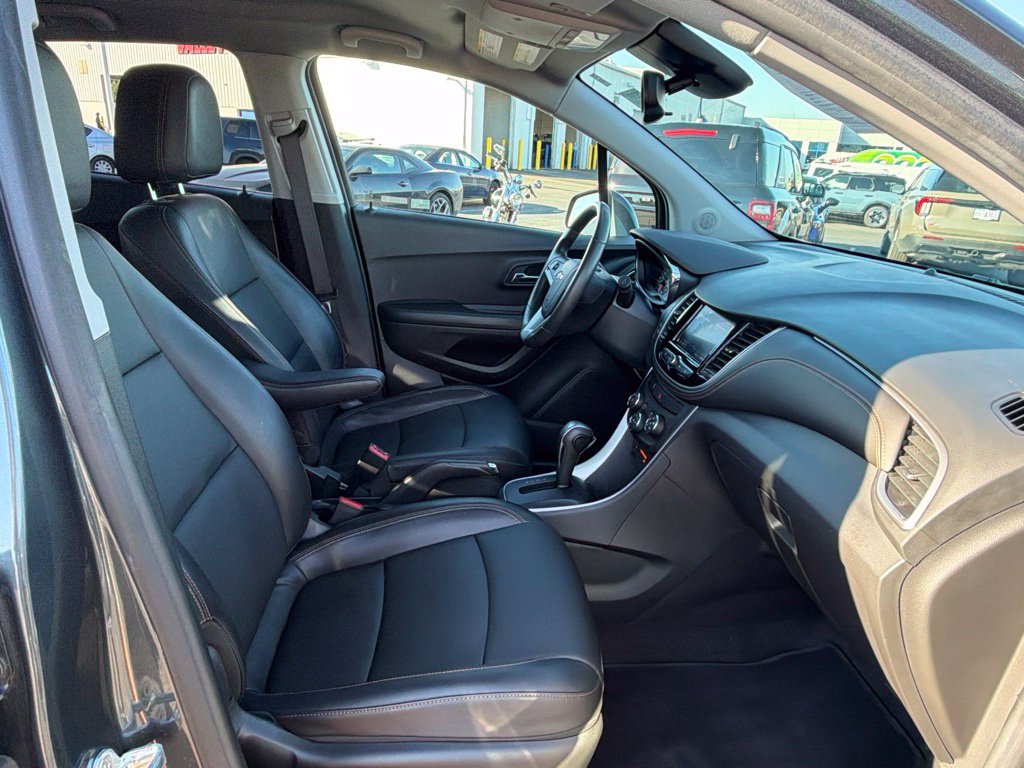 Used 2021 Chevrolet Trax LT w/ Premium Seat Package AWD/4WD image 44