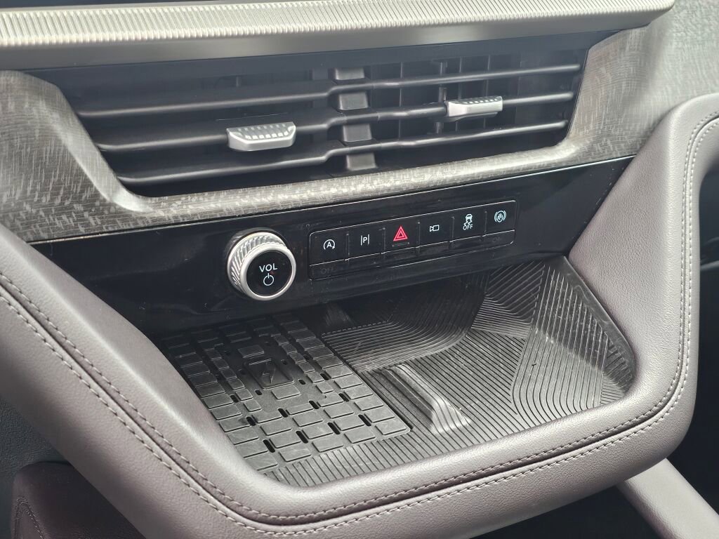 Certified 2025 Ford Explorer Platinum w/ LUX Leather Package image 30