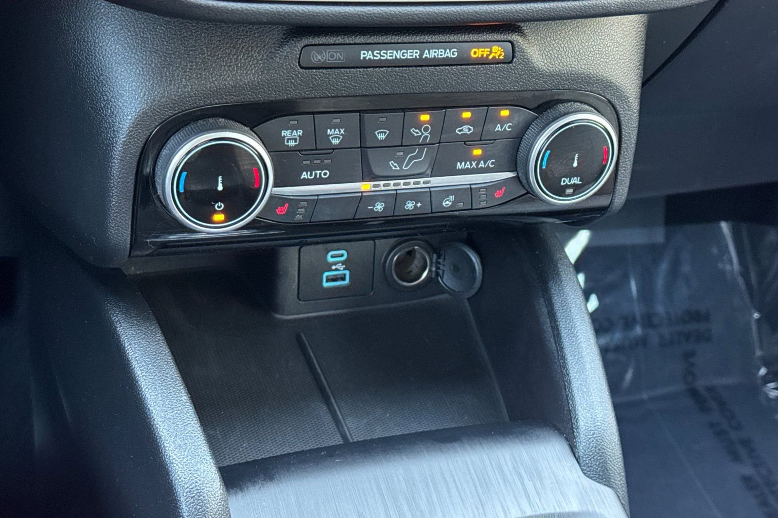 Certified 2022 Ford Escape SE w/ SE Sport Appearance Package AWD/4WD image 31