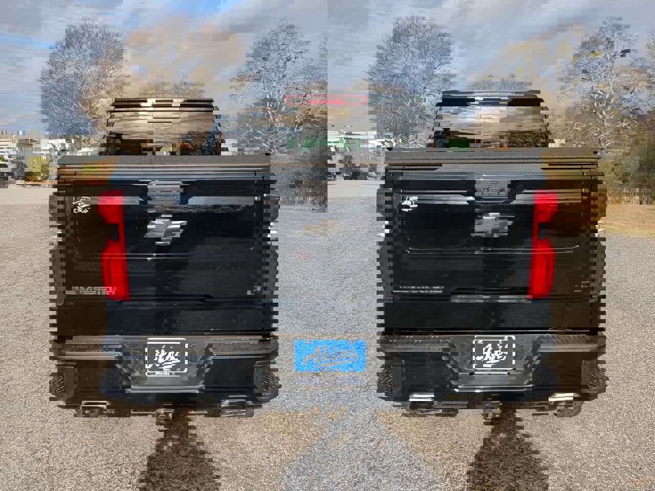 Used 2021 Chevrolet Silverado 1500 LT Trail Boss w/ Convenience Package II image 3