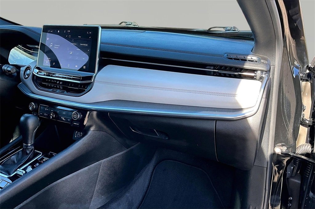 Used 2023 Jeep Compass Limited image 17