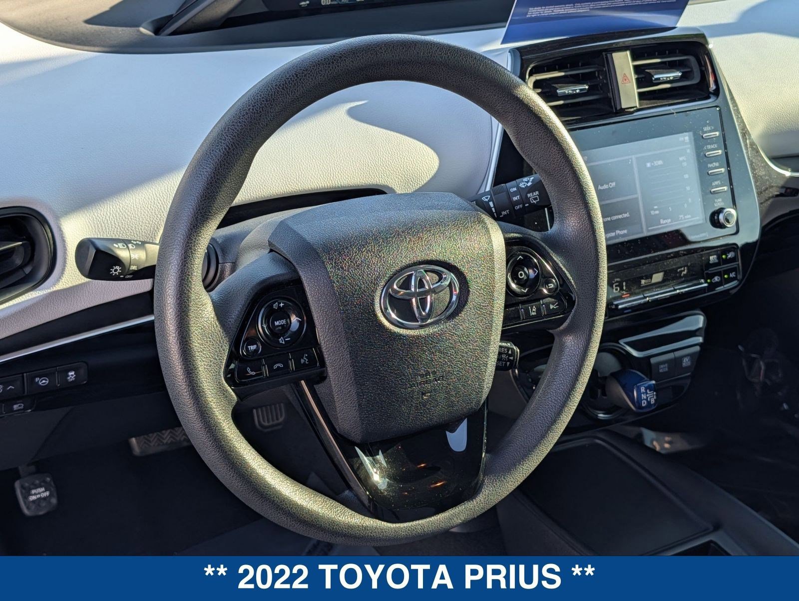 Used 2022 Toyota Prius LE image 20