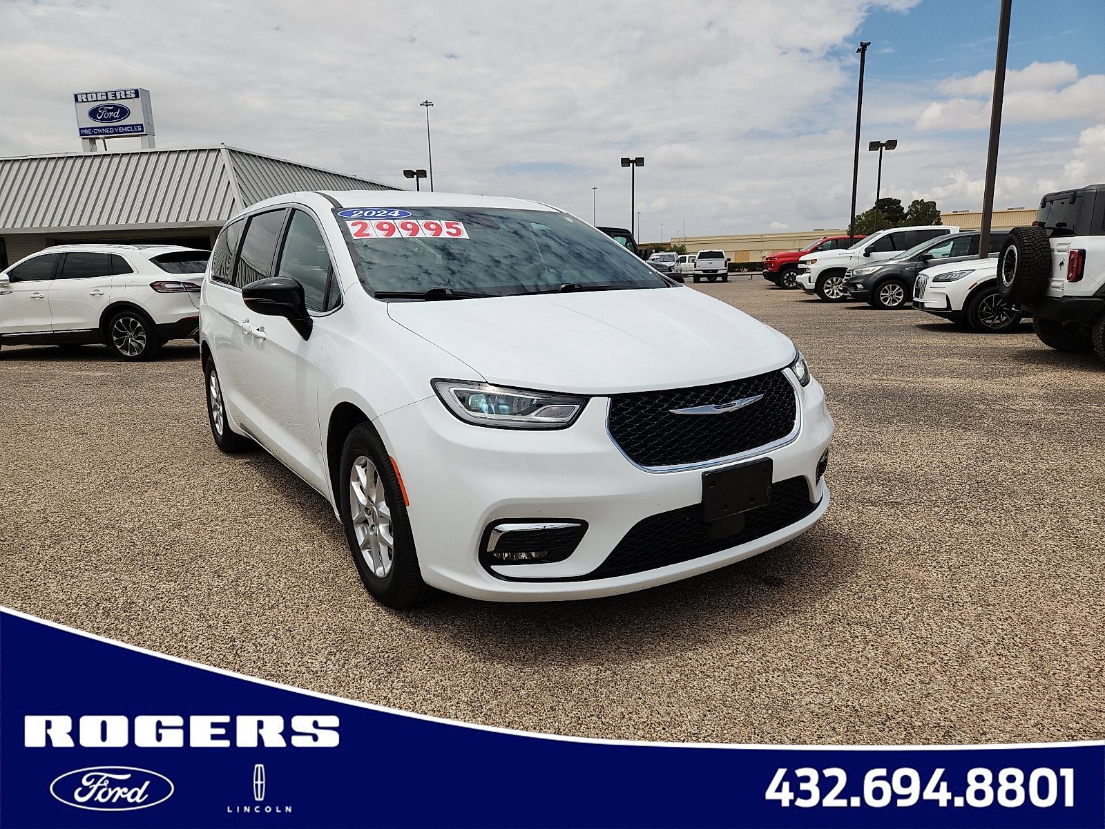 Used 2024 Chrysler Pacifica Touring