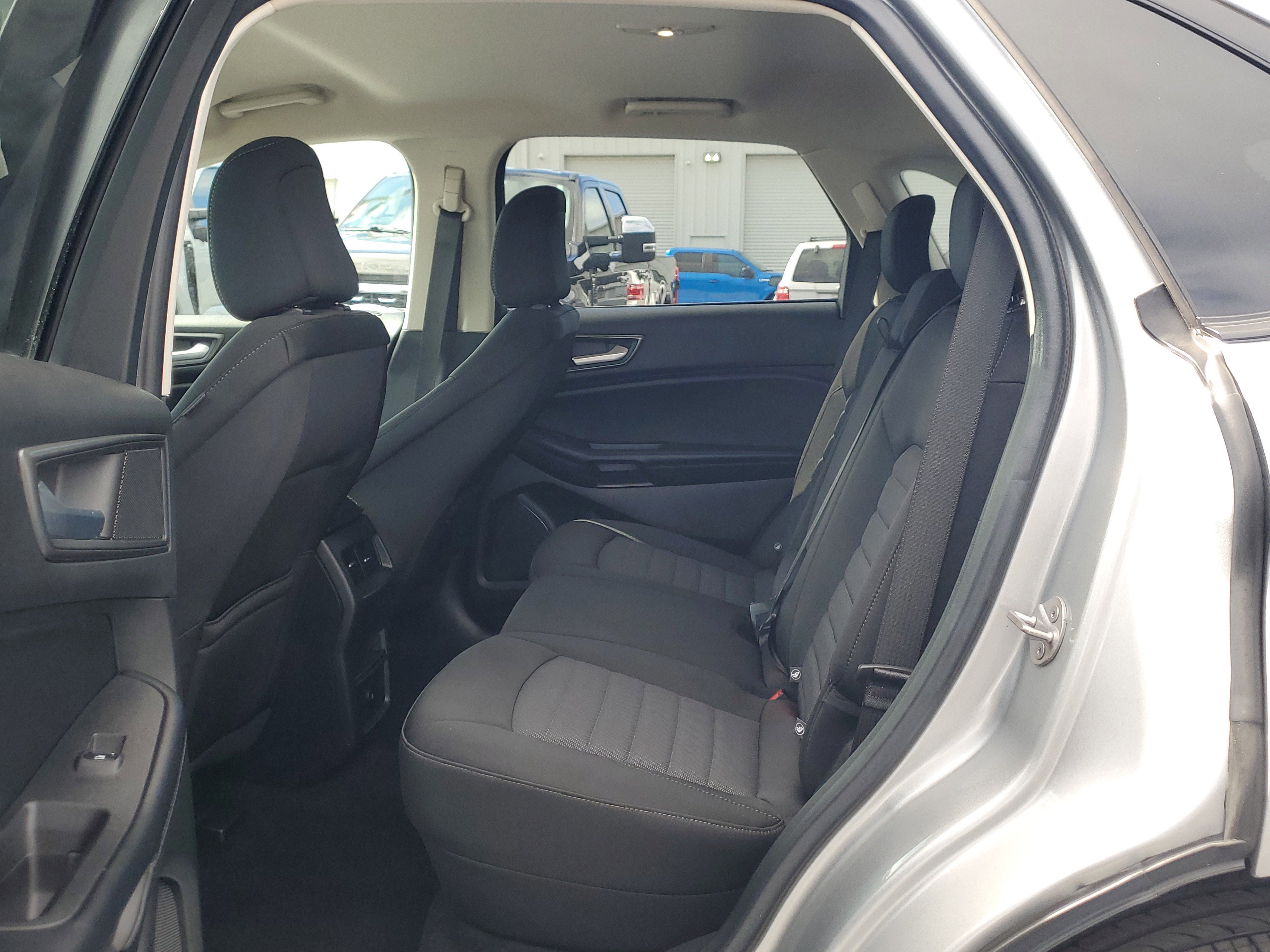 Certified 2023 Ford Edge SE w/ Black Appearance Package image 12