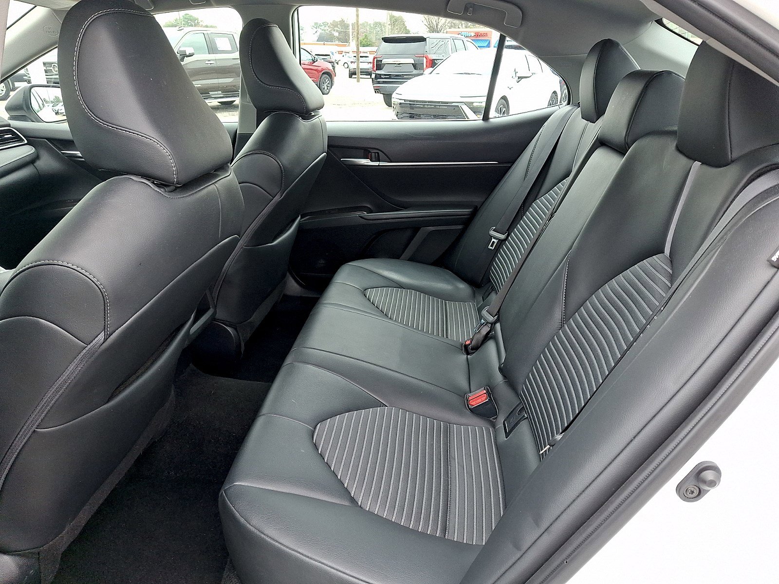 Used 2024 Toyota Camry SE image 9