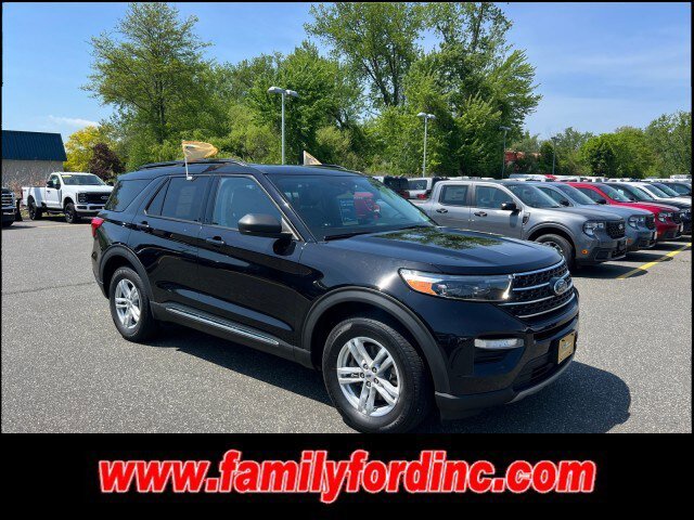 Certified 2021 Ford Explorer XLT w/ Equipment Group 202A AWD/4WD image 1