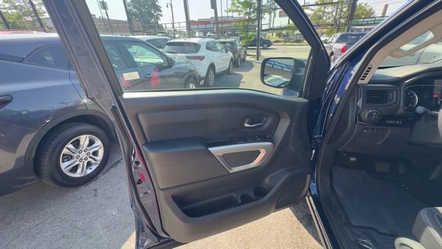 Used 2023 Nissan Titan SV image 10
