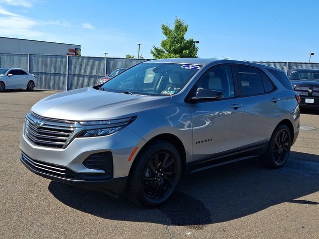 Used 2024 Chevrolet Equinox LS w/ LS Convenience Package AWD/4WD image 3