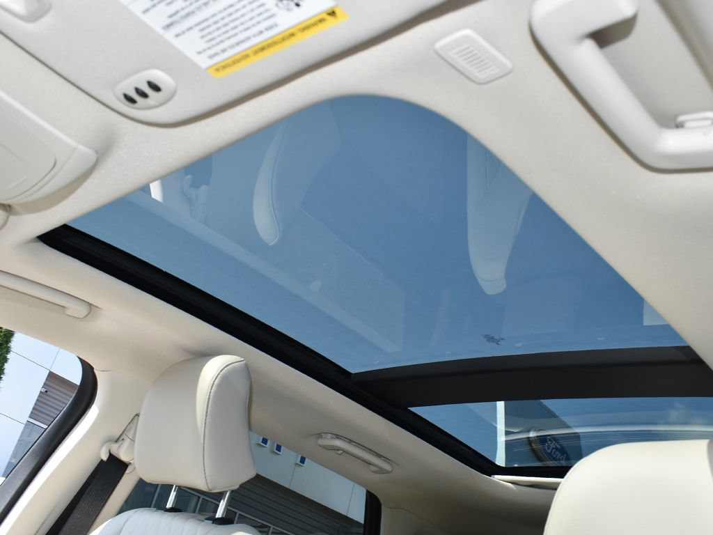 Certified 2024 Ford Edge Titanium AWD/4WD image 7