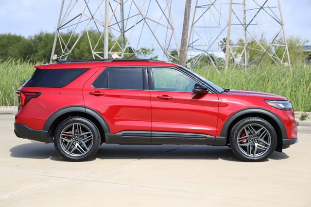 Certified 2025 Ford Explorer ST-Line w/ Premium Package RWD image 4