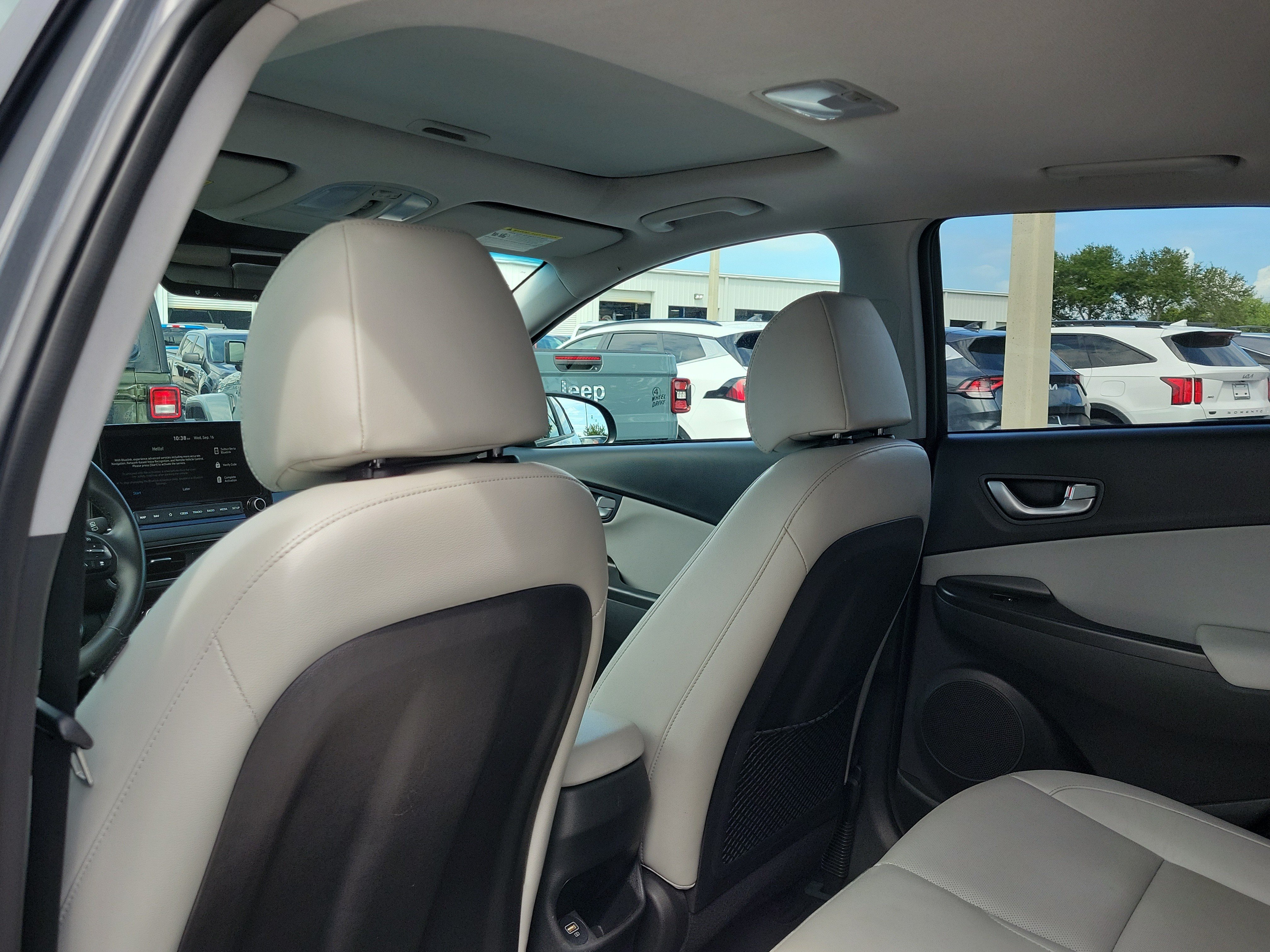 Used 2023 Hyundai Kona Limited AWD/4WD image 13
