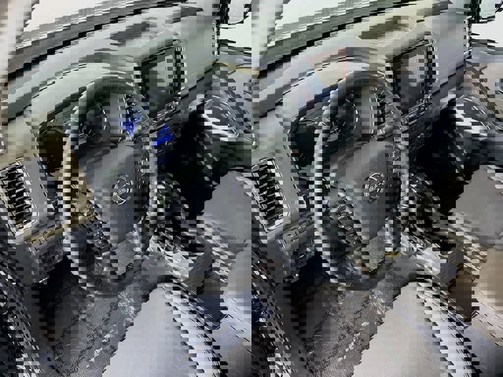 Used 2022 Nissan Frontier SV image 9