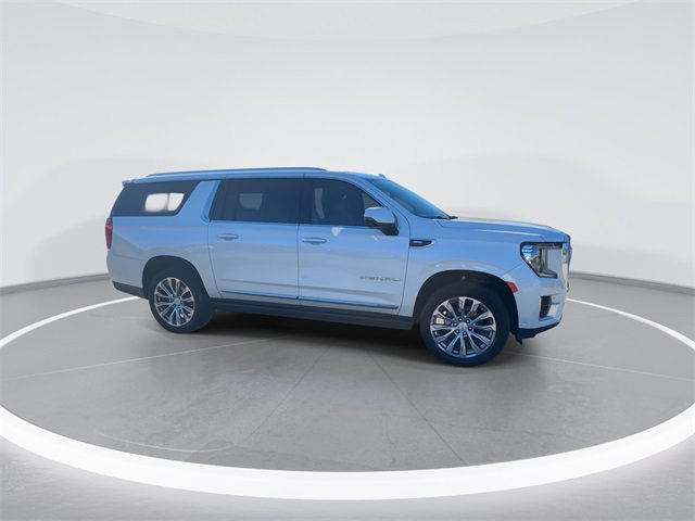 Used 2023 GMC Yukon XL Denali w/ Denali Reserve Package image 8