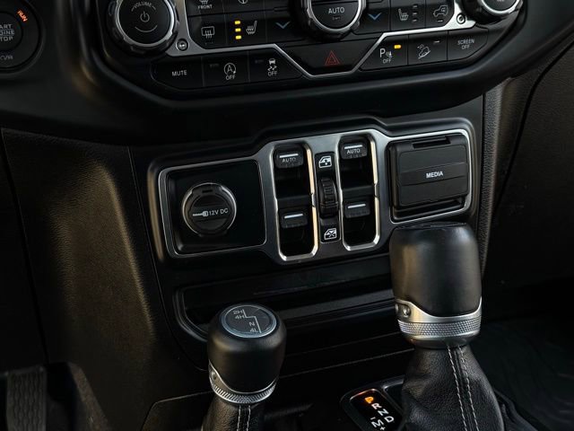 Used 2019 Jeep Wrangler Unlimited Sahara w/ Uconnect 4C Nav & Sound Group image 28