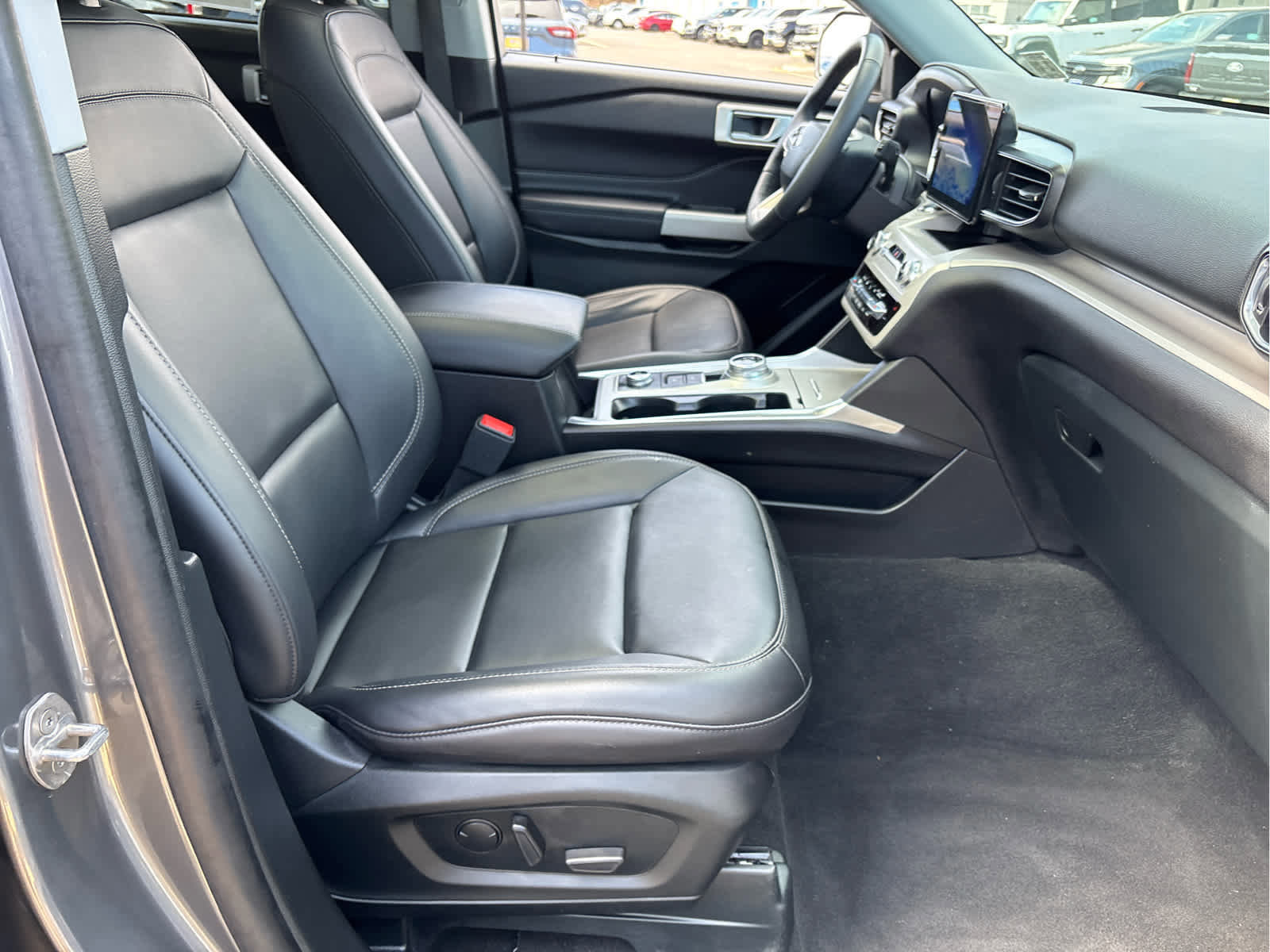 Certified 2023 Ford Explorer XLT w/ Equipment Group 202A image 30