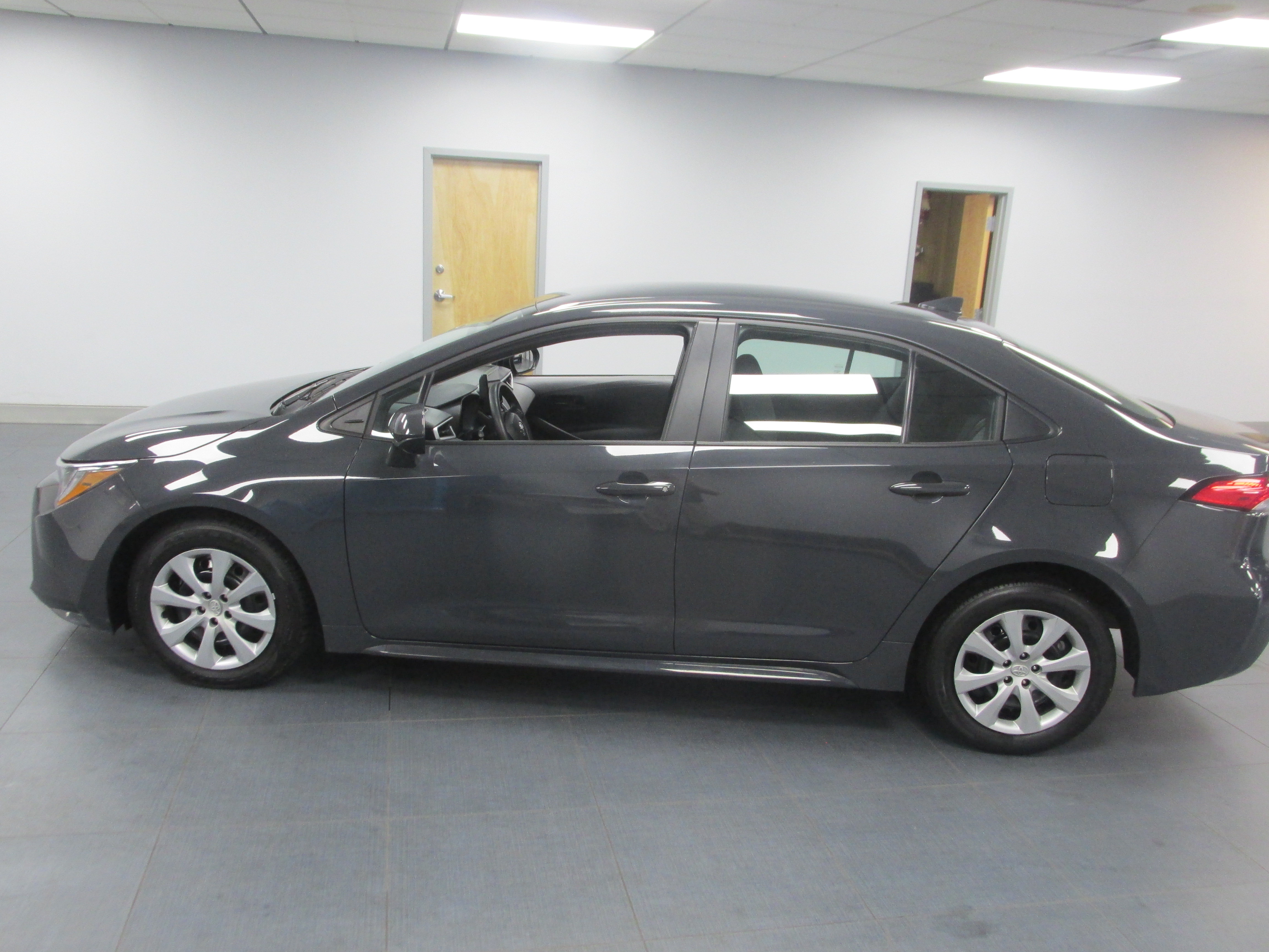 Used 2025 Toyota Corolla LE FWD image 8