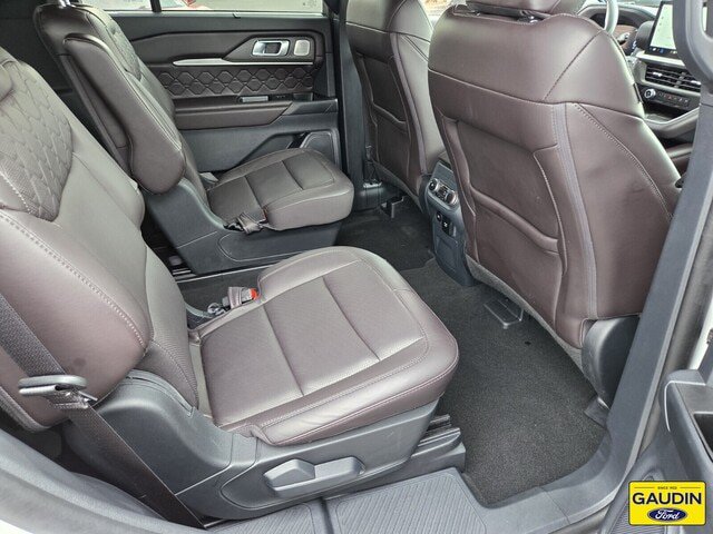 Certified 2025 Ford Explorer Platinum w/ Ultimate Package AWD/4WD image 15