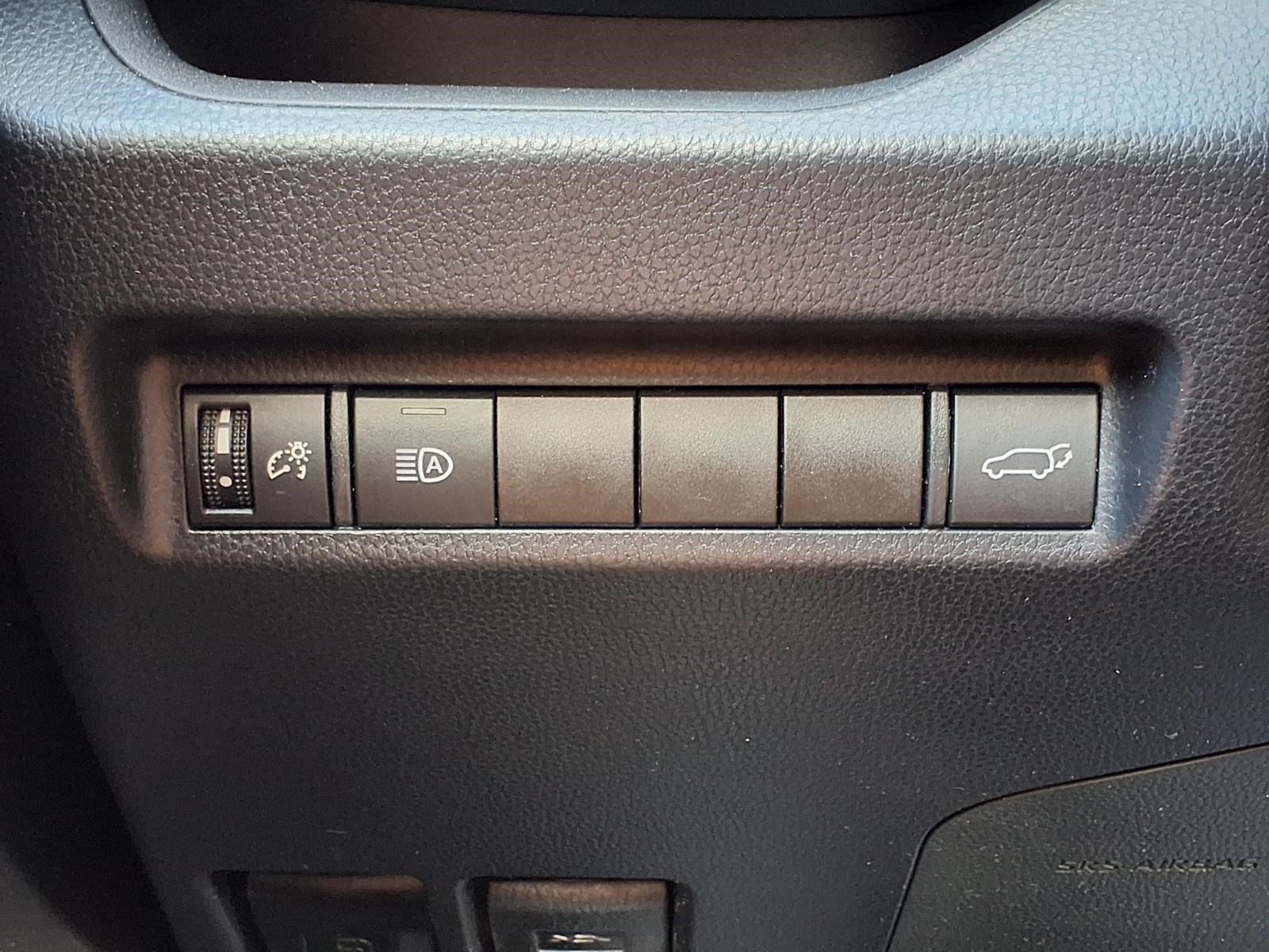 Used 2020 Toyota RAV4 XLE Premium FWD image 21
