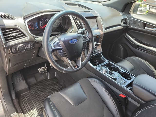 Certified 2020 Ford Edge ST w/ Cold Weather Package AWD/4WD image 16