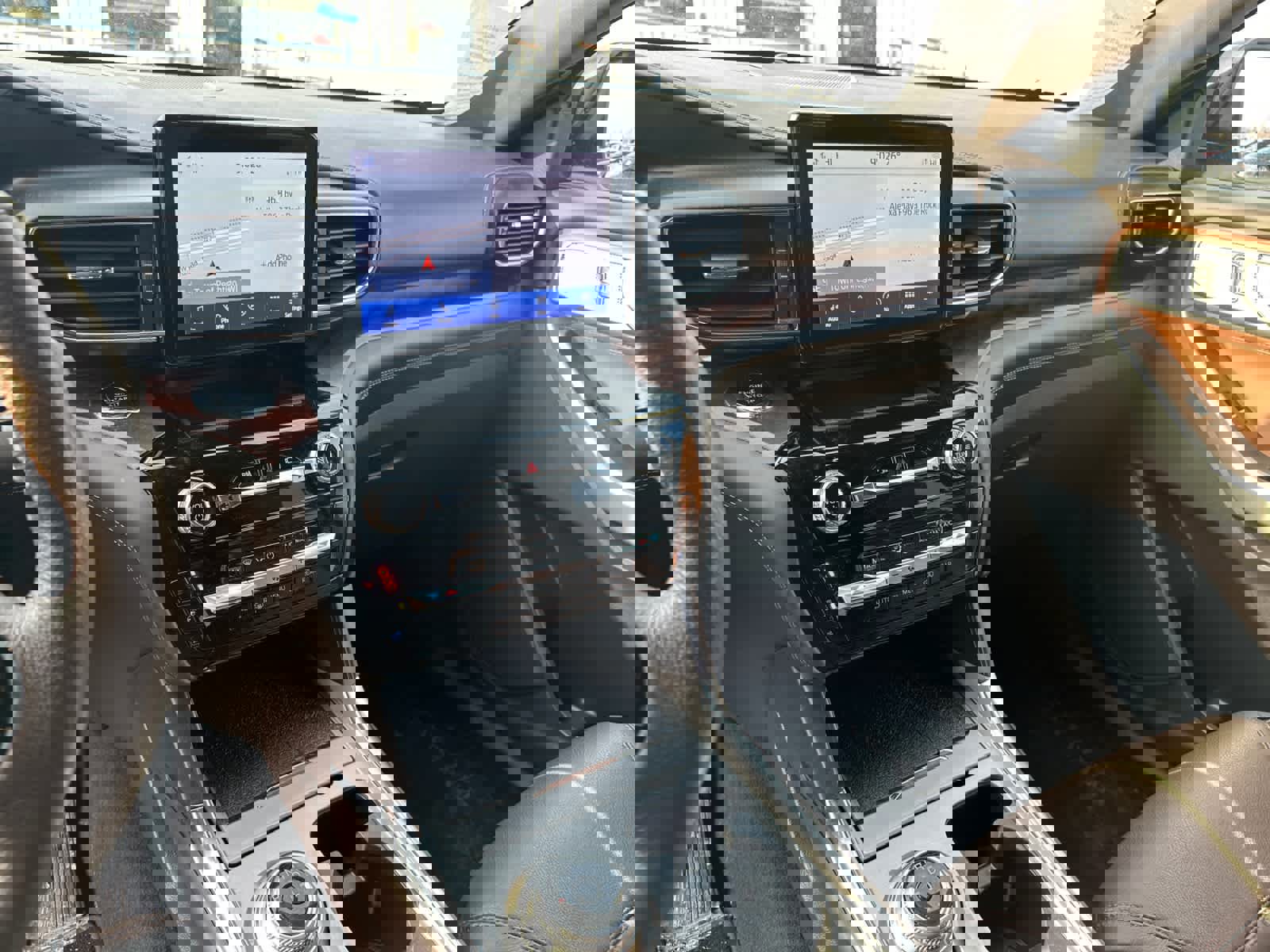 Certified 2023 Ford Explorer King Ranch w/ Class IV Trailer Tow Package image 12