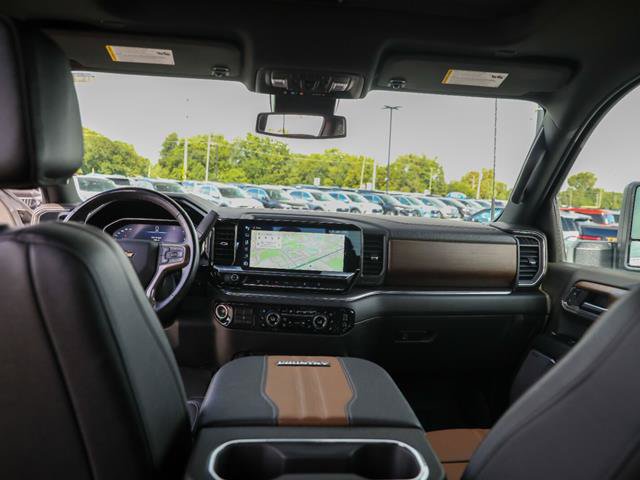 Used 2024 Chevrolet Silverado 2500 High Country w/ Z71 Off-Road Package AWD/4WD image 3