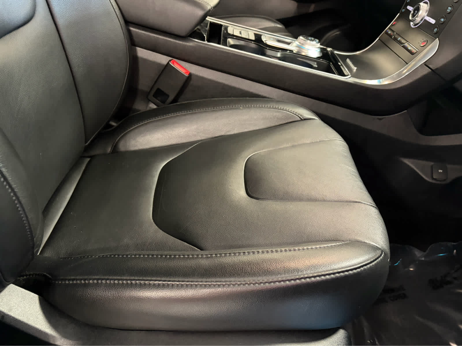 Certified 2020 Ford Edge Titanium AWD/4WD image 37