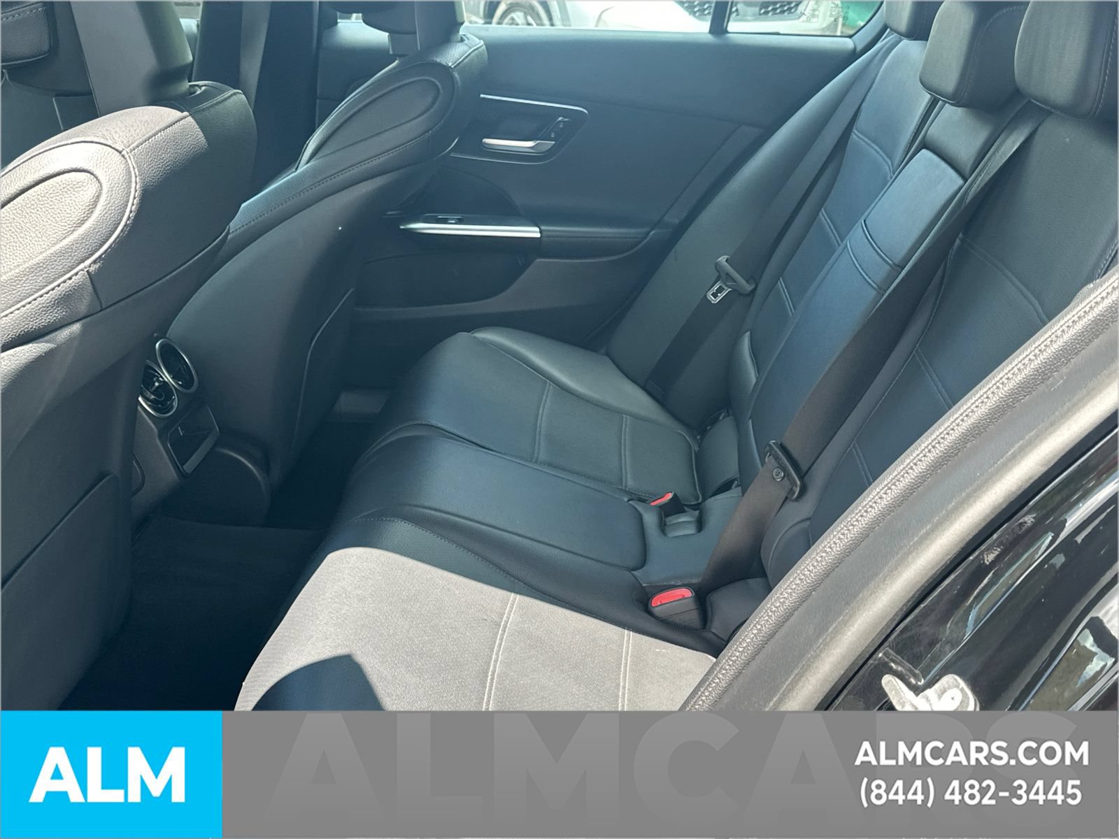 Used 2025 Mercedes-Benz C 300 Sedan image 23