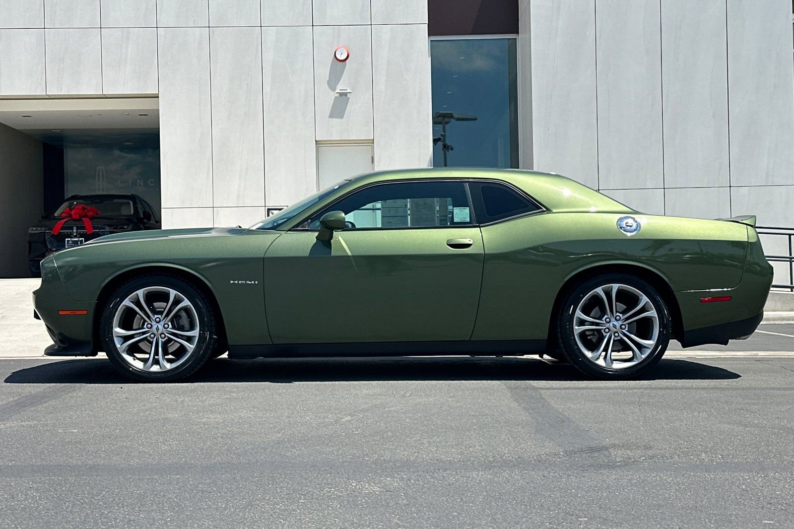 Used 2022 Dodge Challenger R/T RWD image 5