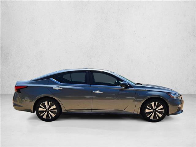 Used 2021 Nissan Altima 2.5 SV w/ SV Premium Package FWD image 4