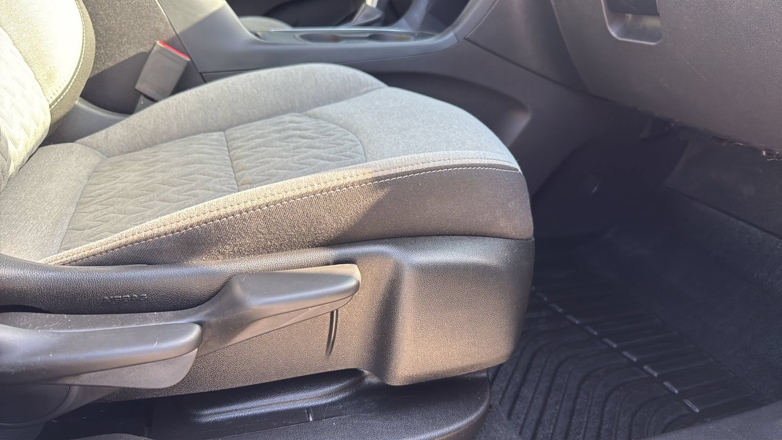 Used 2024 Chevrolet Equinox LS w/ LS Convenience Package FWD image 25