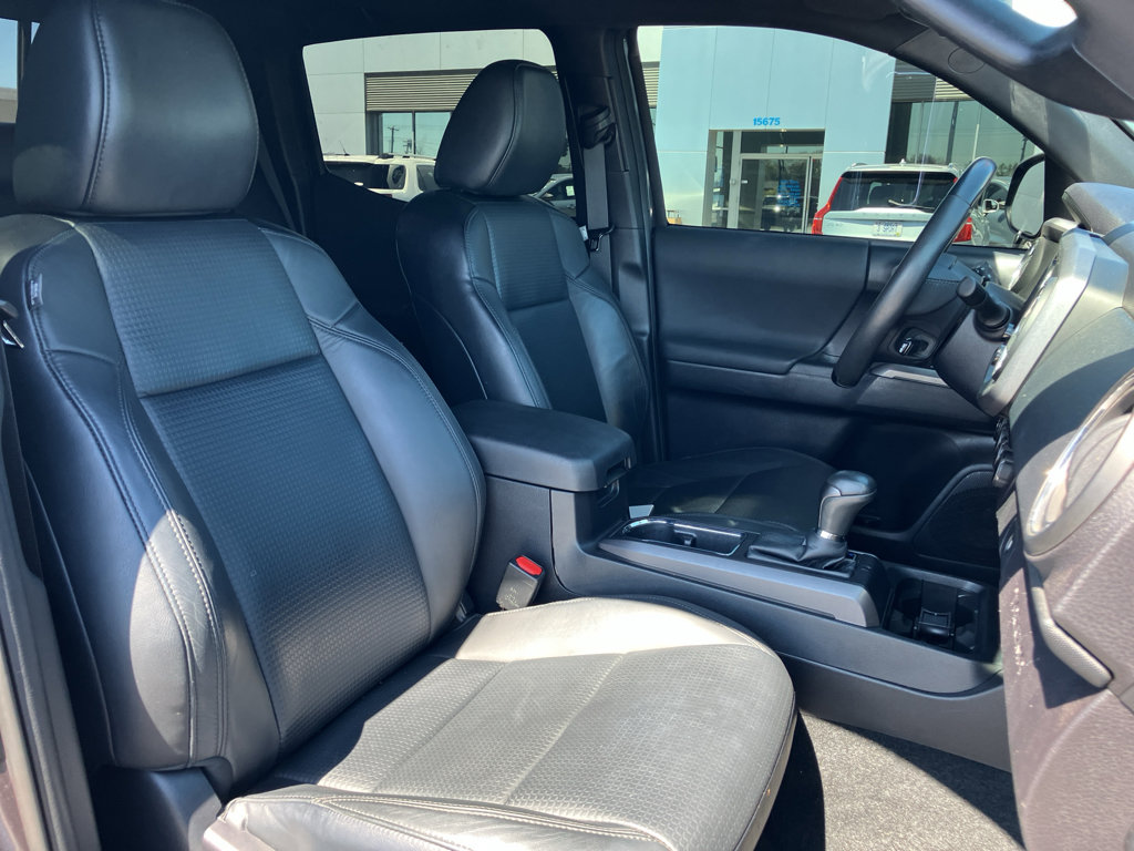 Used 2018 Toyota Tacoma TRD Sport image 34