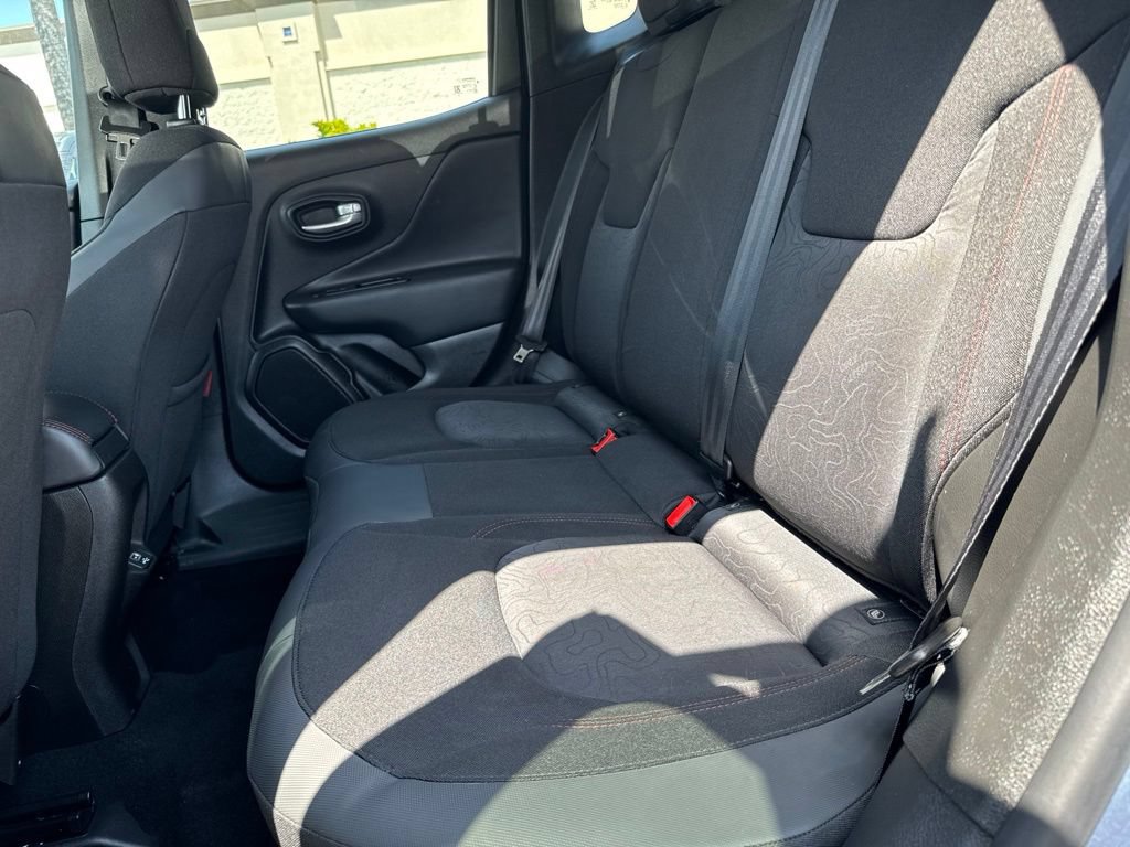 Used 2023 Jeep Renegade Trailhawk AWD/4WD image 39