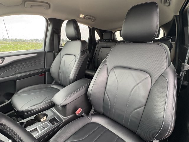 Certified 2025 Ford Escape Platinum w/ Premium Technology Package FWD image 4