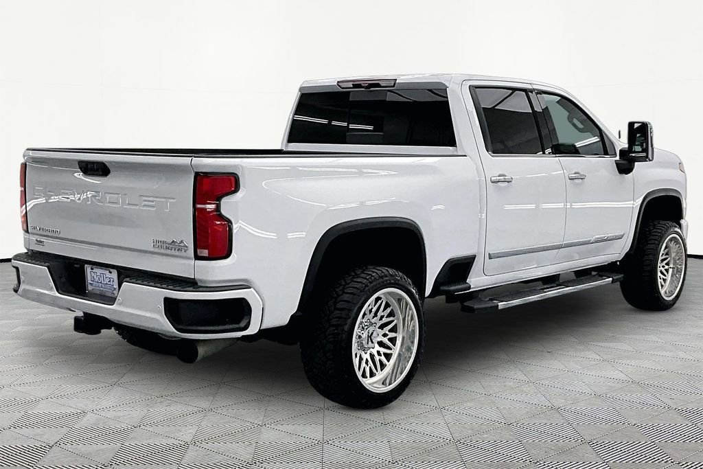 Used 2024 Chevrolet Silverado 2500 High Country AWD/4WD image 2
