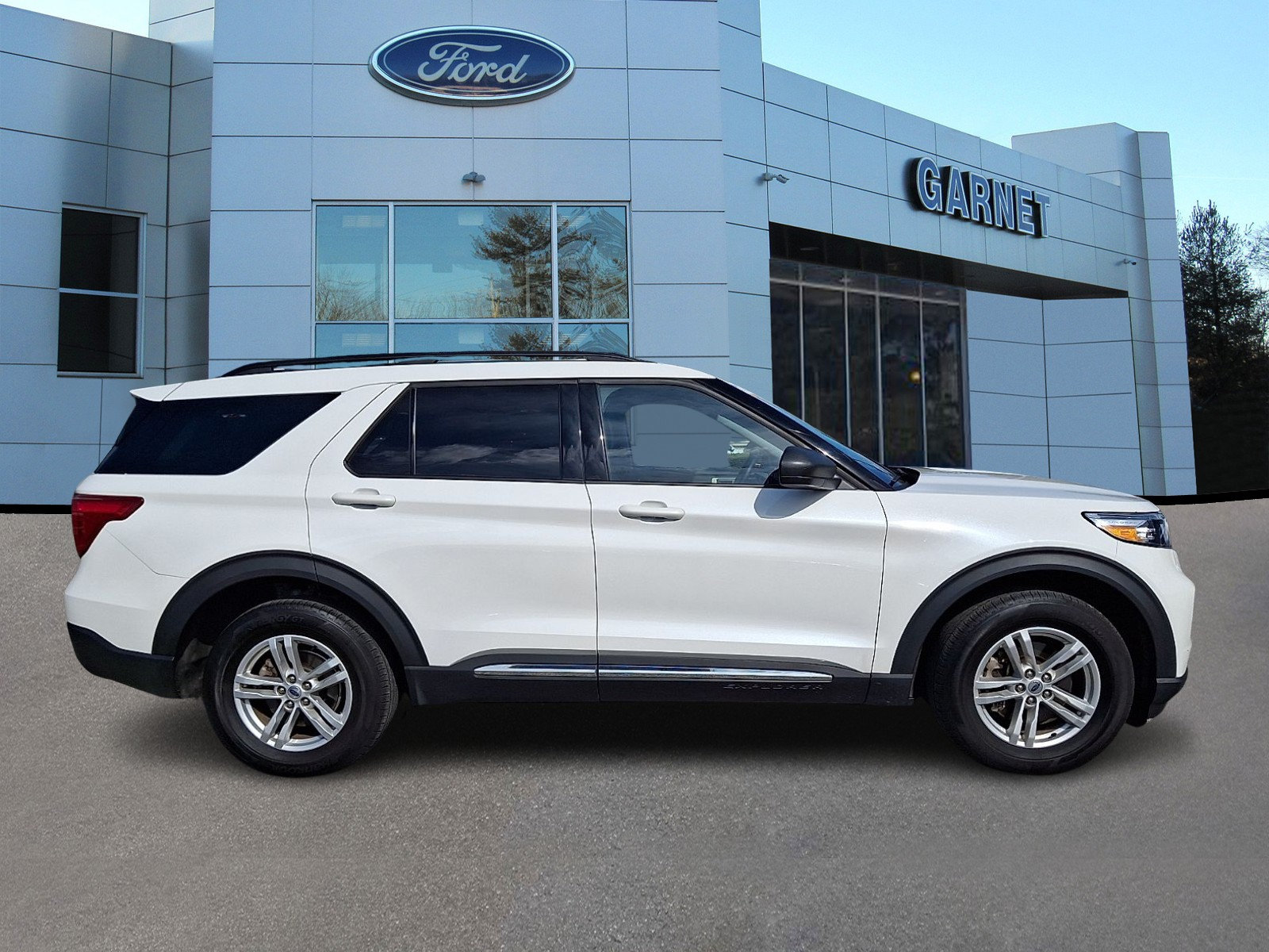 Certified 2023 Ford Explorer XLT w/ Equipment Group 202A AWD/4WD image 10