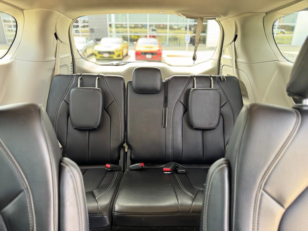 Used 2023 Chrysler Pacifica Touring-L image 43
