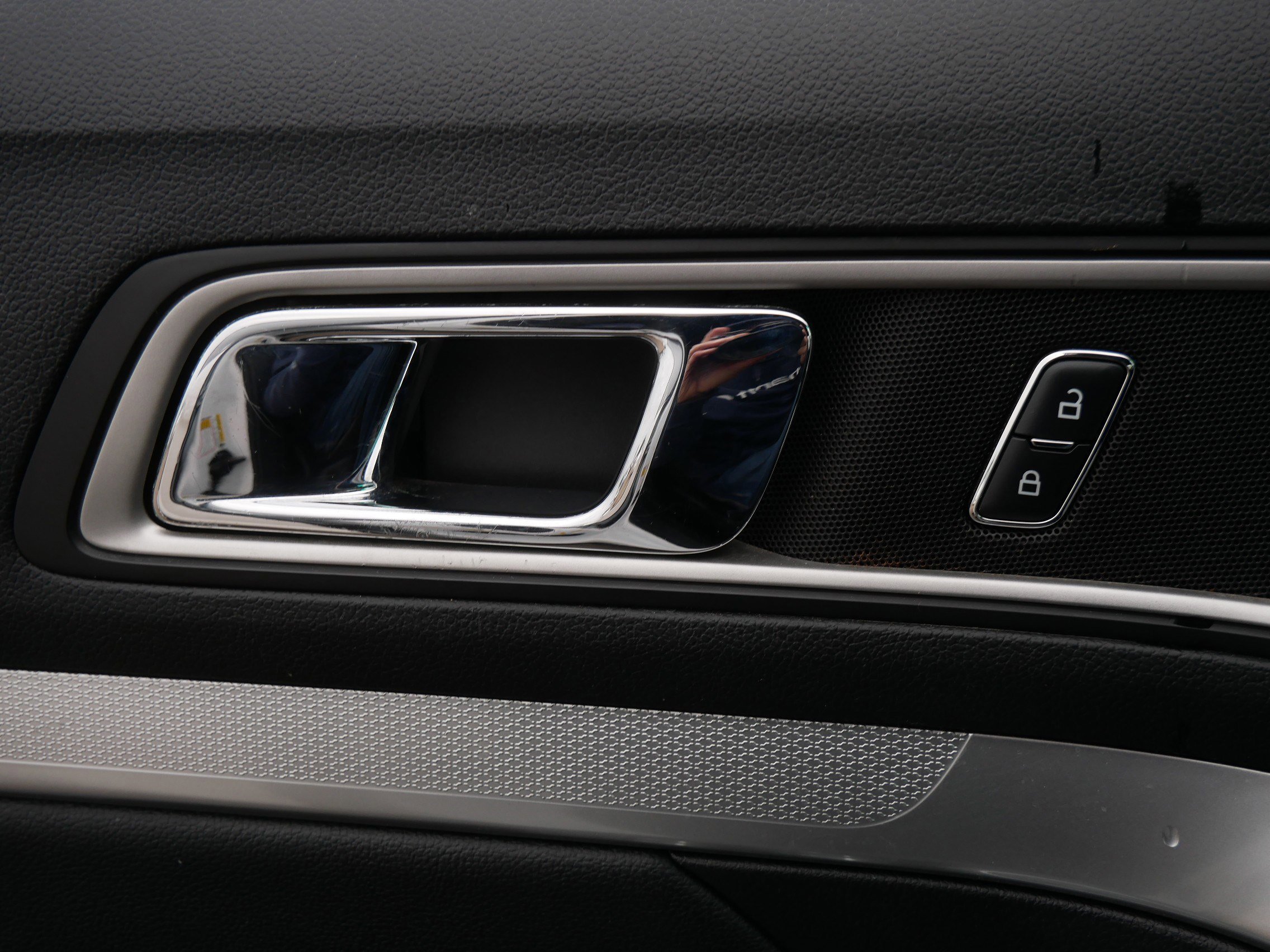 Certified 2017 Ford Explorer XLT w/ Equipment Group 202A image 27